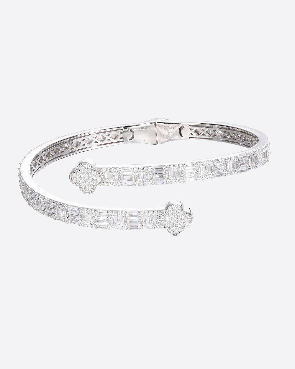 MOISSANITE CLOVER BANGLE. - WHITE GOLD